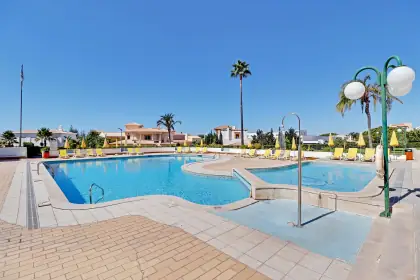 Apartamento T2 com piscina em Armação de Pêra · 78 m² — foto 1
