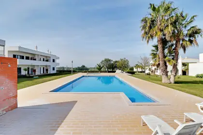 Apartamento T1 com piscina em Armação de Pêra · 55 m² — foto 1