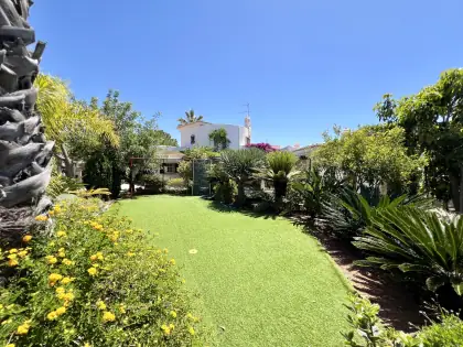 Villa T4 com piscina privada em Alvor · 131 m² — foto 1