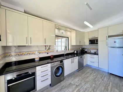 Villa T4 com piscina privada em Alvor · 131 m² — foto 3