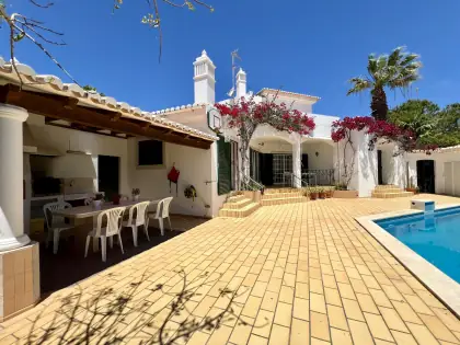 Villa T4 com piscina privada em Alvor · 131 m² — foto 8