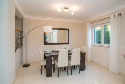 Moradia geminada T3 com piscina em Alvor · 200 m² — foto 1