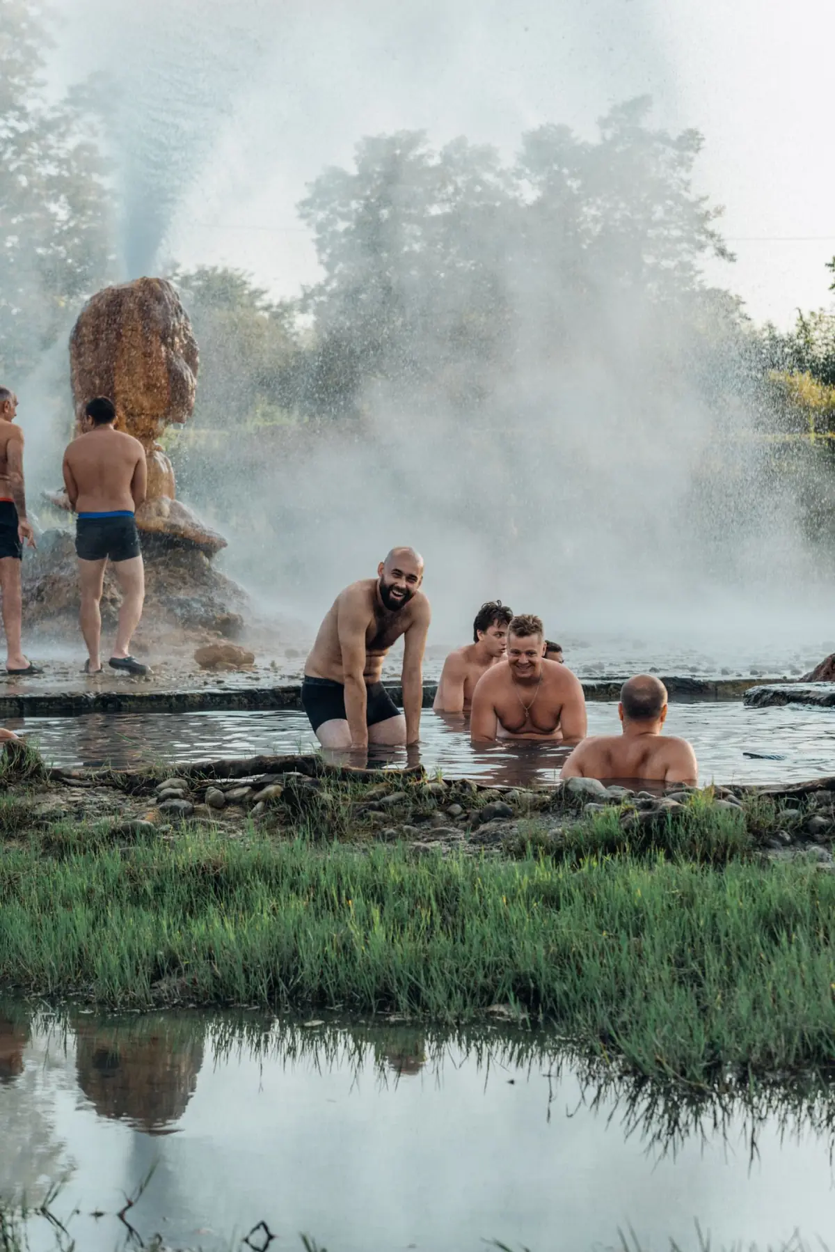 Piscinas de águas termais com vapor ao ar livre nas Caldas de Monchique