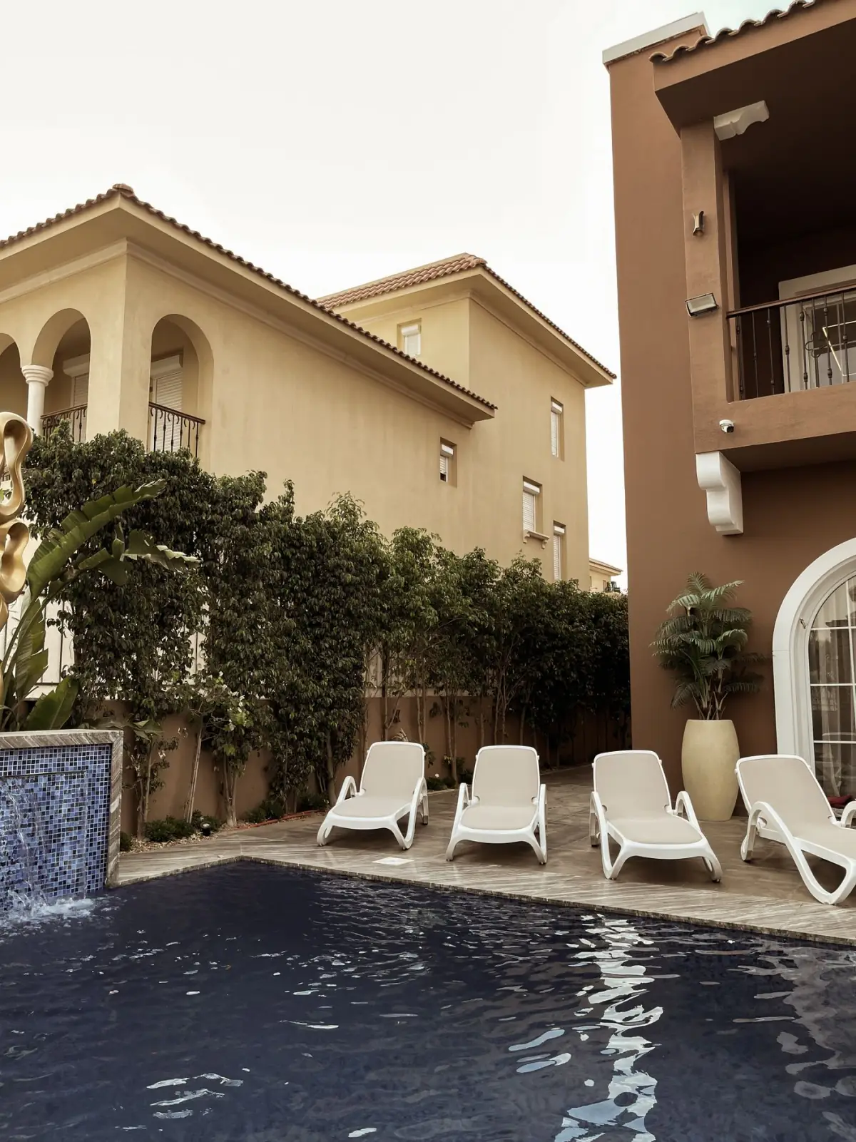 Piscina de luxo em resort de estilo mediterrânico no Triângulo Dourado, Algarve Central