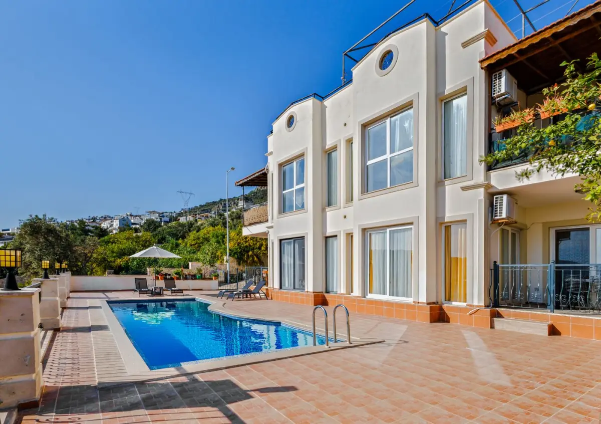 Villa de luxo com piscina e vistas no Triângulo Dourado, concelho de Loulé